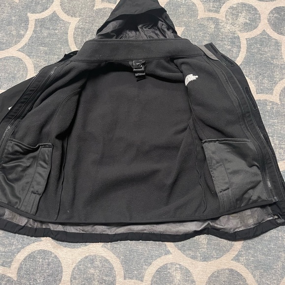 The North Face youth ski jacket - Picture 4 of 9